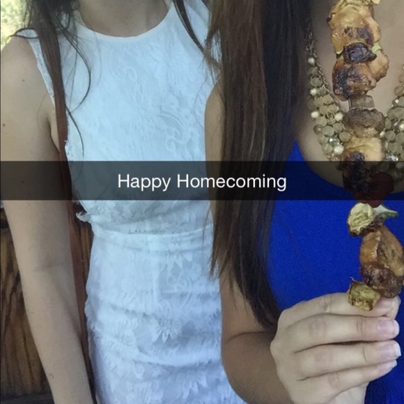 White lace dress with back cut out. - Picture 2 of 4